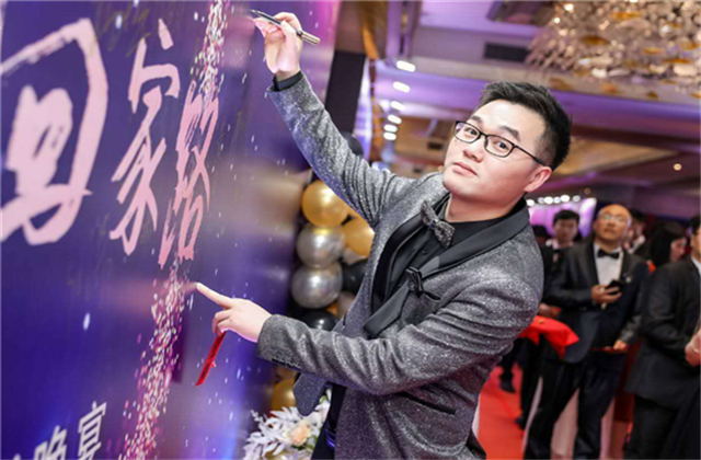 【高光“疫”事】勇敢逆行的特殊“网约车”——DB真人90后，用信念打通生命运输线