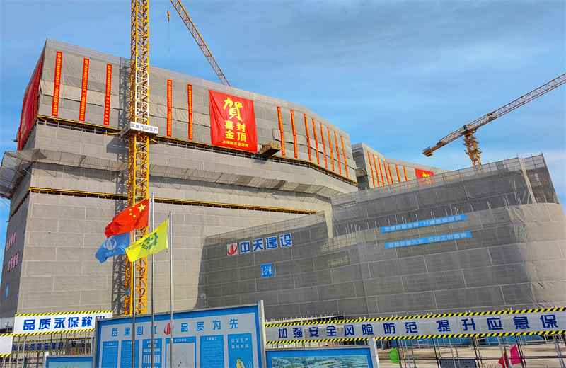 2024年10月30日，DB真人三建上海新华泰医院项目主体封顶。