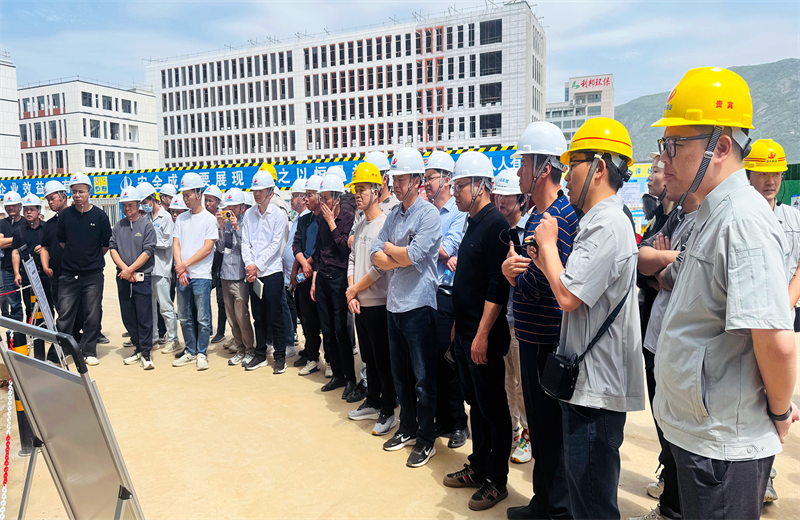 2025年4月17日，由莆田市涵江区住房和城乡建设局主办、DB真人三建承办的钢筋安装工程质量防控现场交流会在联东U谷·涵江海峡智造产业谷一期成功召开。